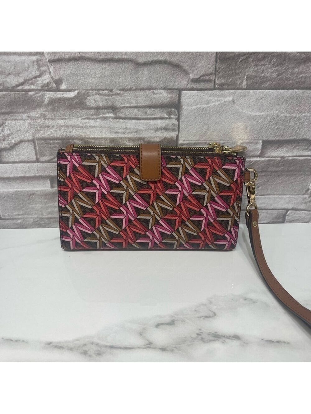 Michael Kors Sinclair Geometric 3D Grab Tote Brown/Red/Pink & Matching Wallet
2 - Picture 14 of 14